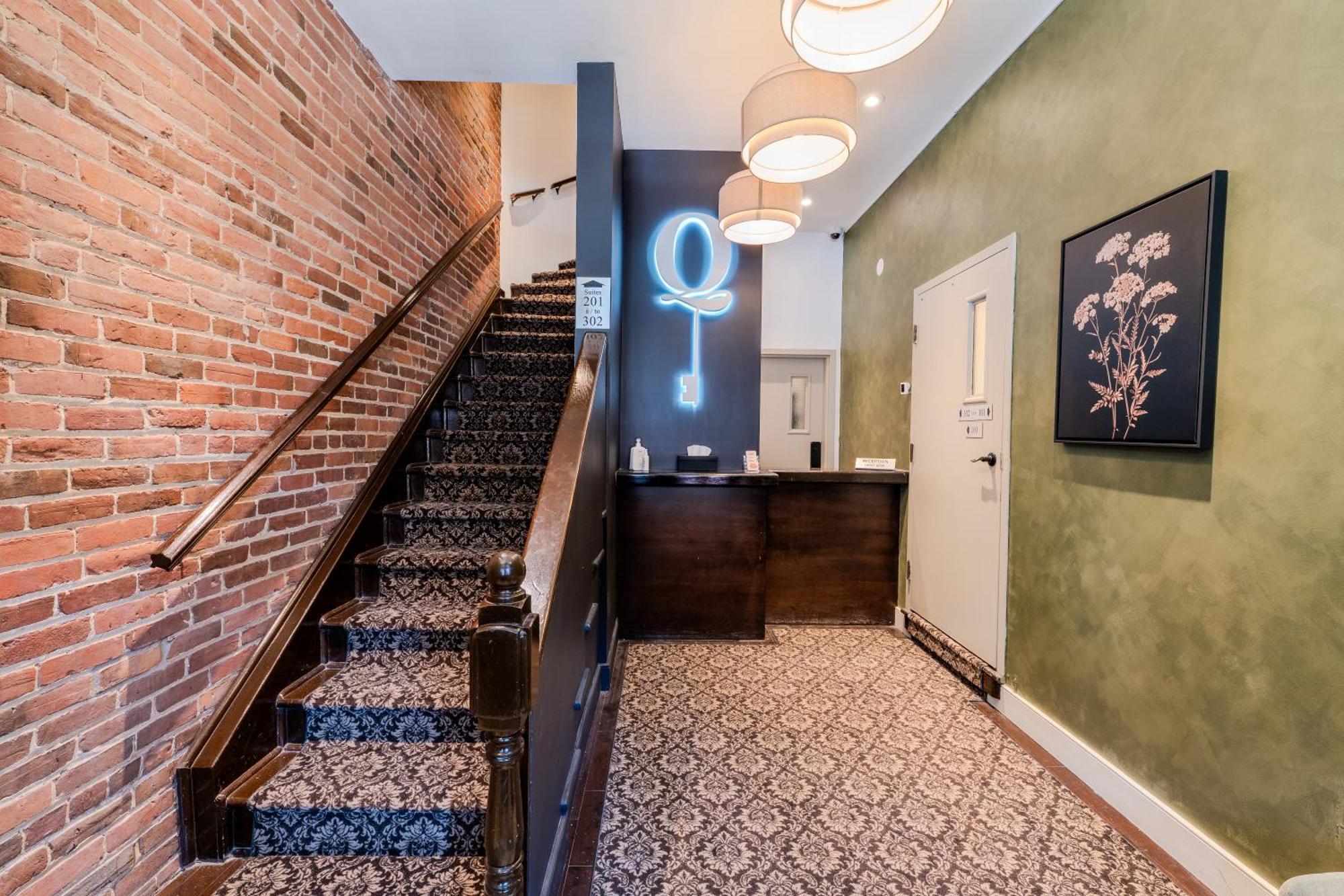 Self Check-In Boutique Hotel - Quartier Latin - Room 202 — Photos 1