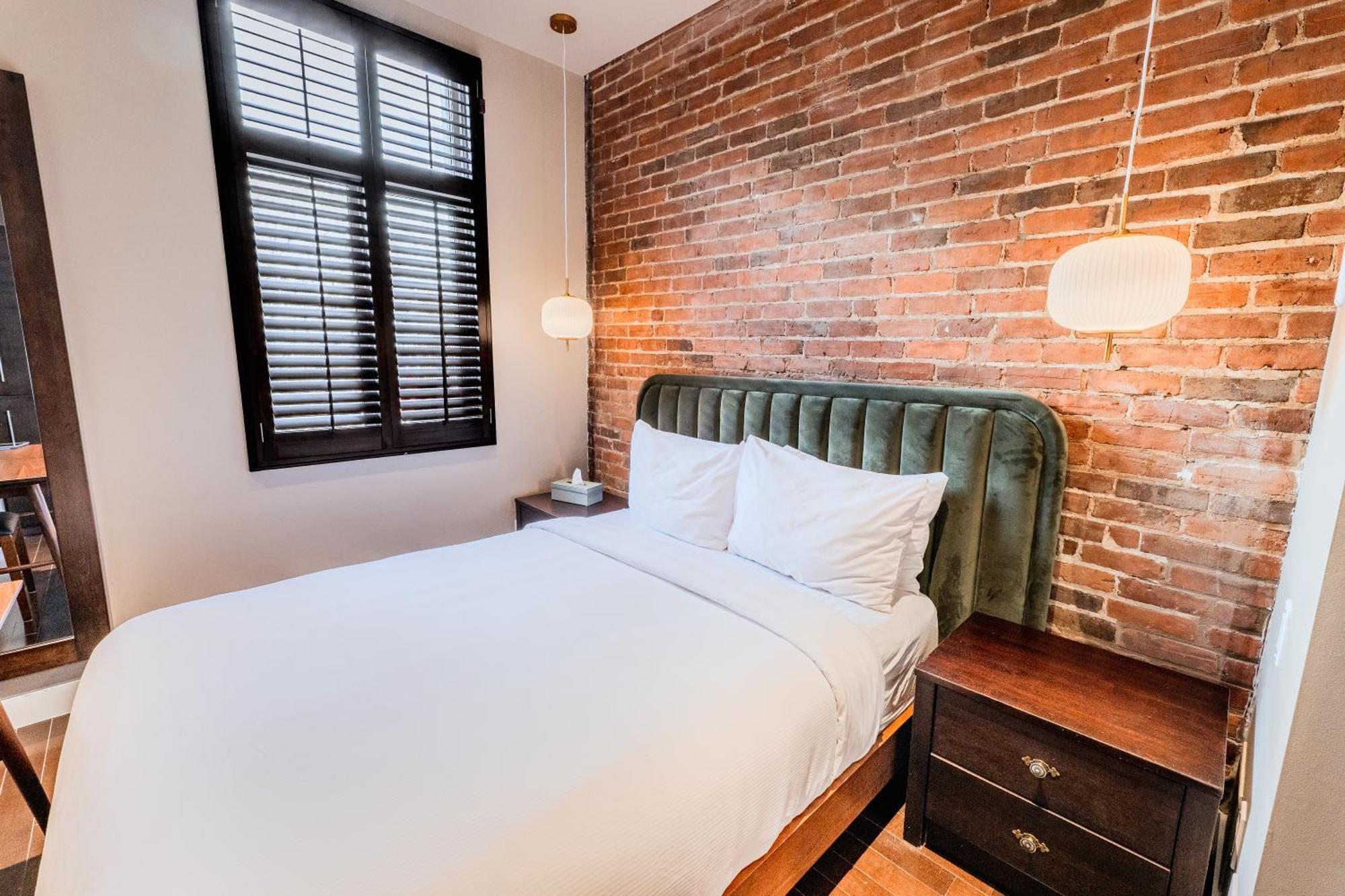 Self Check-In Boutique Hotel - Quartier Latin - Room 202 — Photos 3